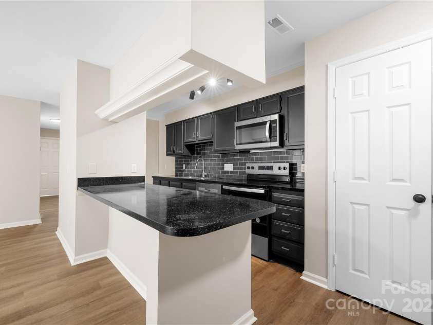 6134 Meadow Rose Lane, Charlotte, NC 28215.  MLS# CAR4232573, YatesRealty ID 11386. 