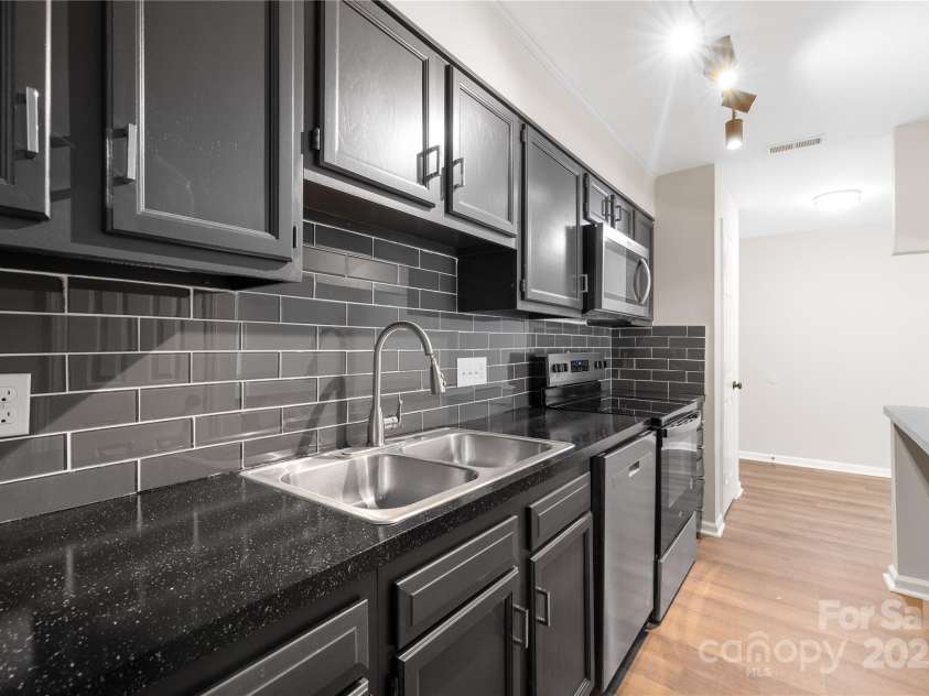 6134 Meadow Rose Lane, Charlotte, NC 28215.  MLS# CAR4232573, YatesRealty ID 11386. 