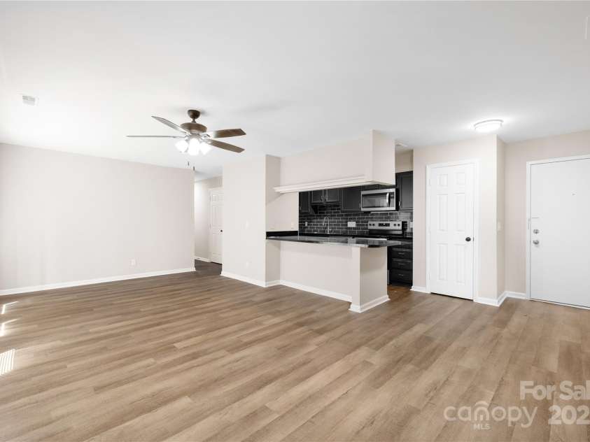 6134 Meadow Rose Lane, Charlotte, NC 28215.  MLS# CAR4232573, YatesRealty ID 11386. 