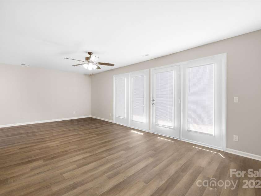 6134 Meadow Rose Lane, Charlotte, NC 28215.  MLS# CAR4232573, YatesRealty ID 11386. 