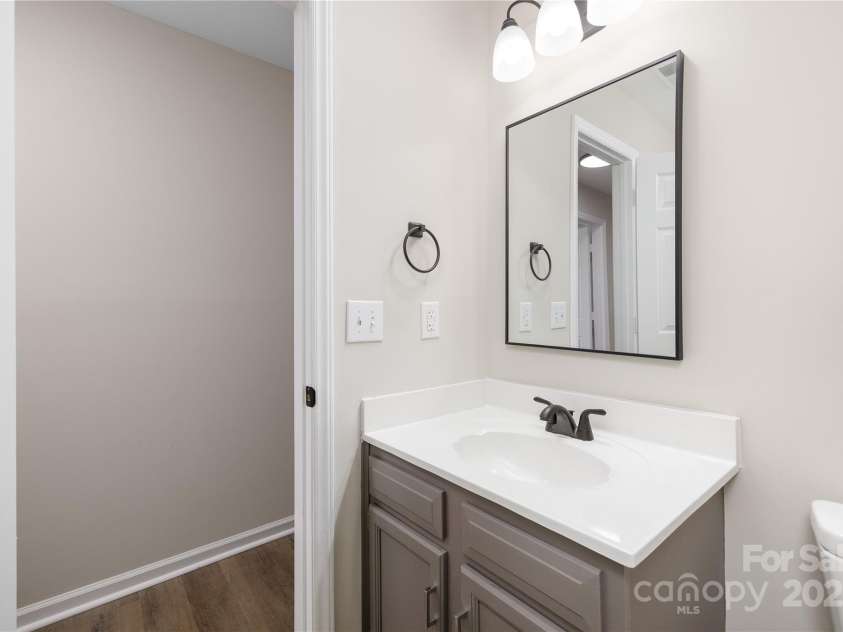 6134 Meadow Rose Lane, Charlotte, NC 28215.  MLS# CAR4232573, YatesRealty ID 11386. 