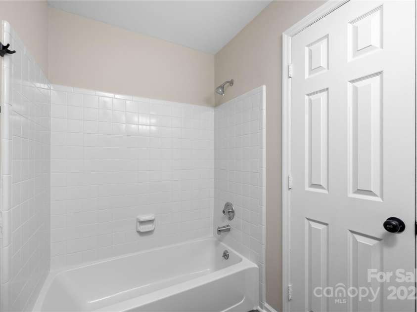 6134 Meadow Rose Lane, Charlotte, NC 28215.  MLS# CAR4232573, YatesRealty ID 11386. 