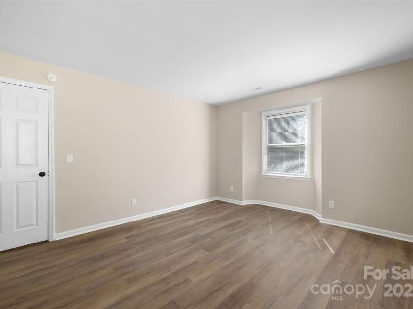 6134 Meadow Rose Lane, Charlotte, NC 28215.  MLS# CAR4232573, YatesRealty ID 11386. 
