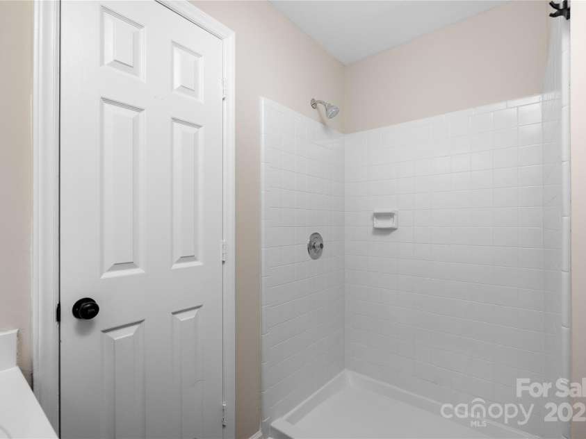 6134 Meadow Rose Lane, Charlotte, NC 28215.  MLS# CAR4232573, YatesRealty ID 11386. 