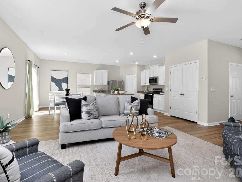 3124 Wynn Way, Charlotte, NC 28215.  MLS# CAR4356542, YatesRealty ID 11388. 