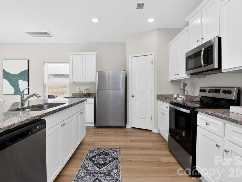 3124 Wynn Way, Charlotte, NC 28215.  MLS# CAR4356542, YatesRealty ID 11388. 