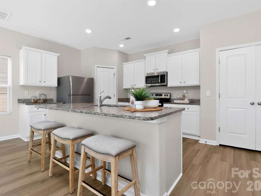 3124 Wynn Way, Charlotte, NC 28215.  MLS# CAR4356542, YatesRealty ID 11388. 