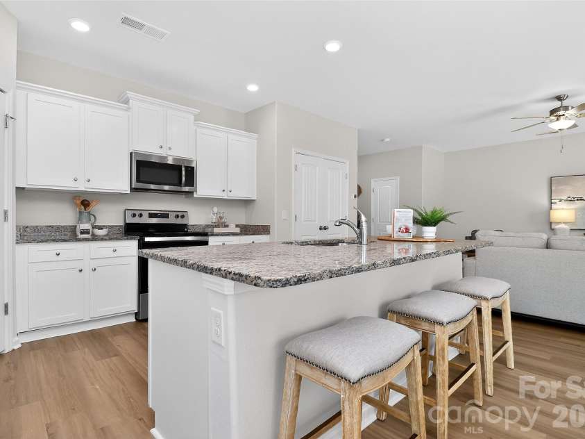 3124 Wynn Way, Charlotte, NC 28215.  MLS# CAR4356542, YatesRealty ID 11388. 