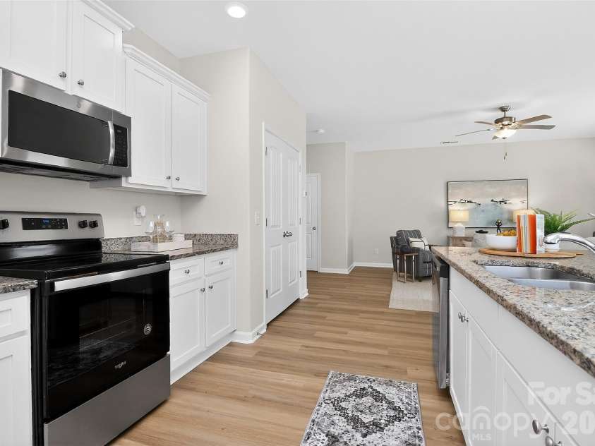 3124 Wynn Way, Charlotte, NC 28215.  MLS# CAR4356542, YatesRealty ID 11388. 