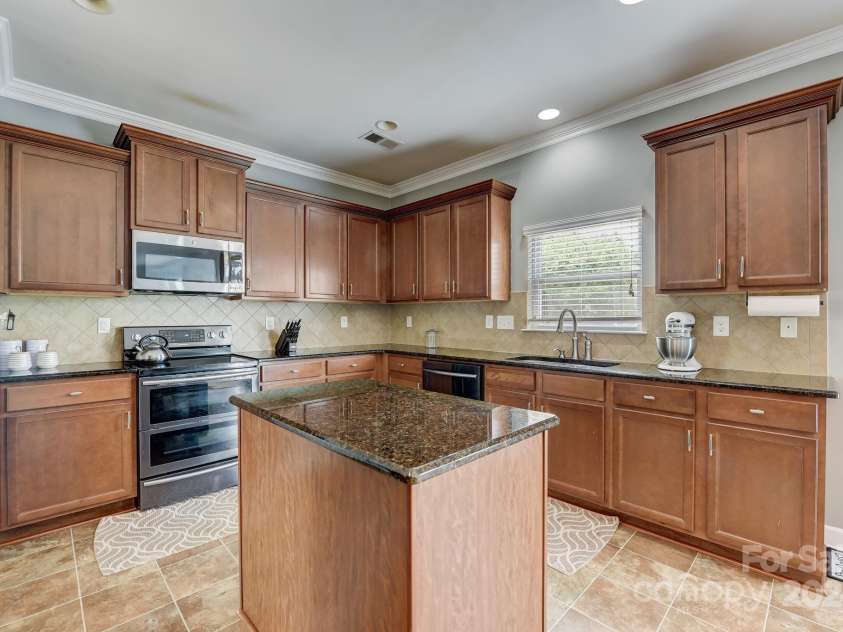 8714 Brideswell Lane, Charlotte, NC 28278.  MLS# CAR4143504, YatesRealty ID 1139. 