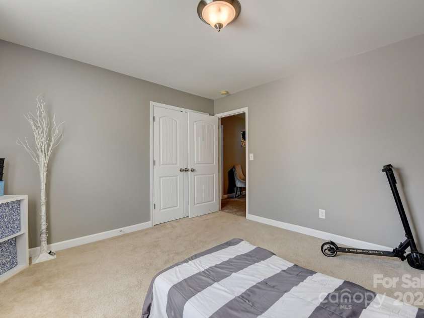 8714 Brideswell Lane, Charlotte, NC 28278.  MLS# CAR4143504, YatesRealty ID 1139. 