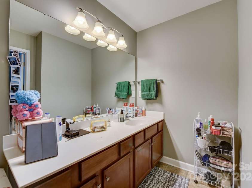 8714 Brideswell Lane, Charlotte, NC 28278.  MLS# CAR4143504, YatesRealty ID 1139. 