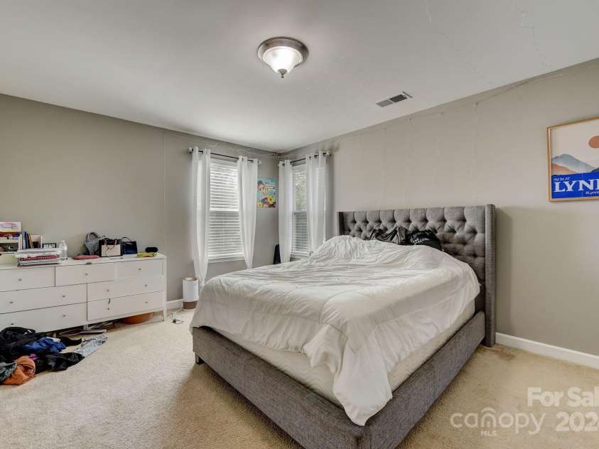 8714 Brideswell Lane, Charlotte, NC 28278.  MLS# CAR4143504, YatesRealty ID 1139. 