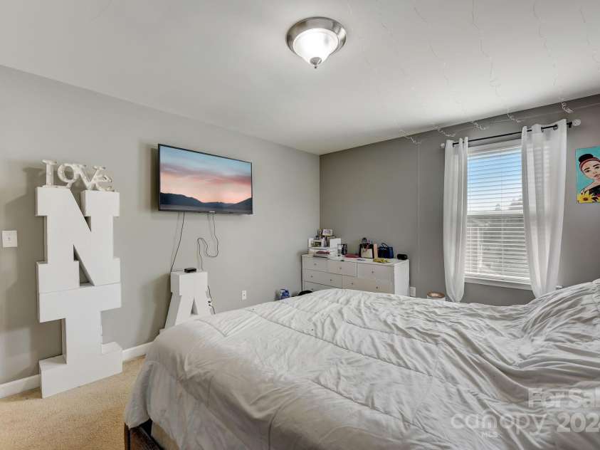 8714 Brideswell Lane, Charlotte, NC 28278.  MLS# CAR4143504, YatesRealty ID 1139. 