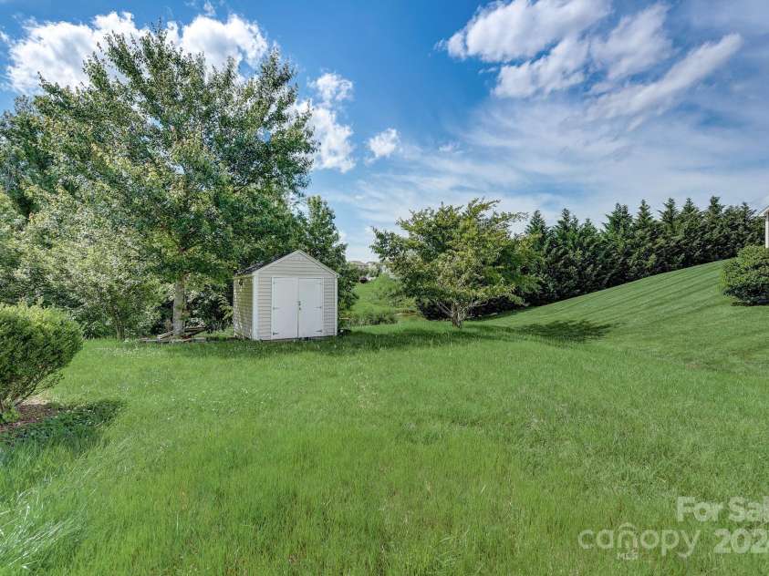 8714 Brideswell Lane, Charlotte, NC 28278.  MLS# CAR4143504, YatesRealty ID 1139. 