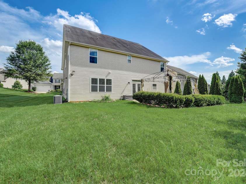 8714 Brideswell Lane, Charlotte, NC 28278.  MLS# CAR4143504, YatesRealty ID 1139. 