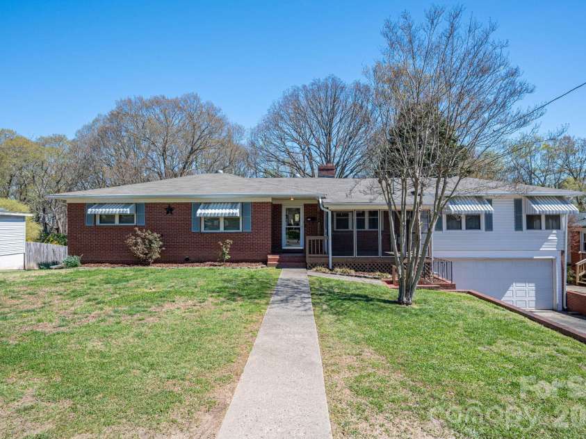 608 State Street, Lincolnton, NC 28092.  MLS# CAR4359790, YatesRealty ID 11390. 