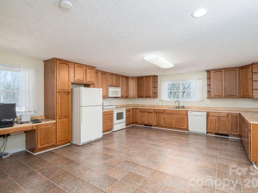 608 State Street, Lincolnton, NC 28092.  MLS# CAR4359790, YatesRealty ID 11390. 
