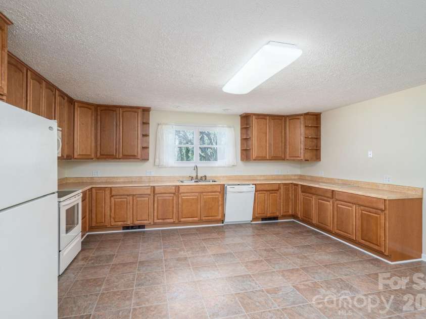 608 State Street, Lincolnton, NC 28092.  MLS# CAR4359790, YatesRealty ID 11390. 