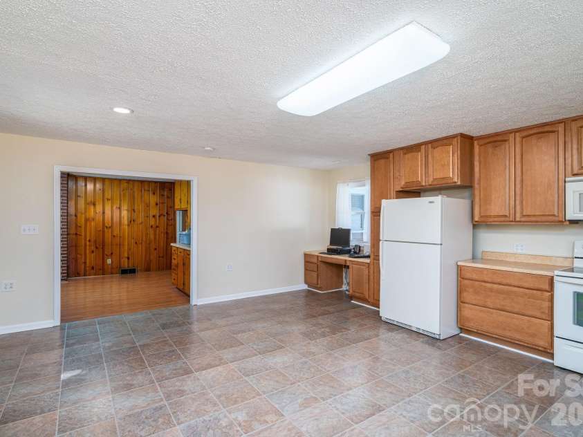 608 State Street, Lincolnton, NC 28092.  MLS# CAR4359790, YatesRealty ID 11390. 