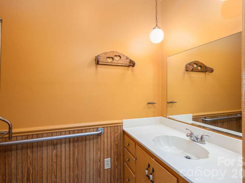608 State Street, Lincolnton, NC 28092.  MLS# CAR4359790, YatesRealty ID 11390. 