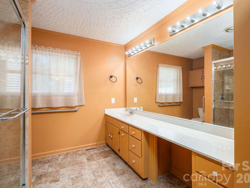608 State Street, Lincolnton, NC 28092.  MLS# CAR4359790, YatesRealty ID 11390. 