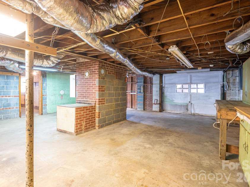 608 State Street, Lincolnton, NC 28092.  MLS# CAR4359790, YatesRealty ID 11390. 