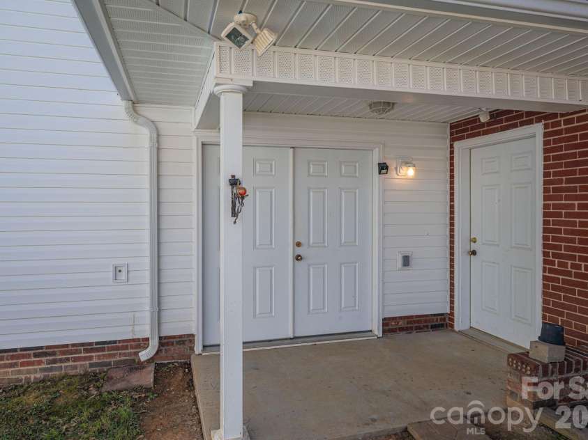 608 State Street, Lincolnton, NC 28092.  MLS# CAR4359790, YatesRealty ID 11390. 