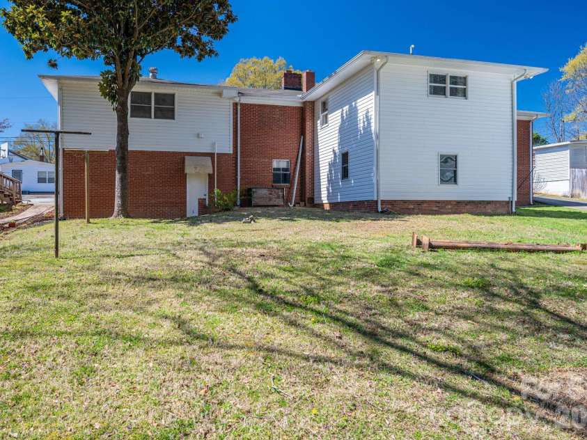 608 State Street, Lincolnton, NC 28092.  MLS# CAR4359790, YatesRealty ID 11390. 