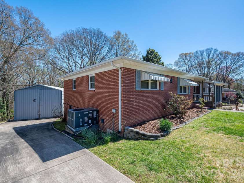 608 State Street, Lincolnton, NC 28092.  MLS# CAR4359790, YatesRealty ID 11390. 