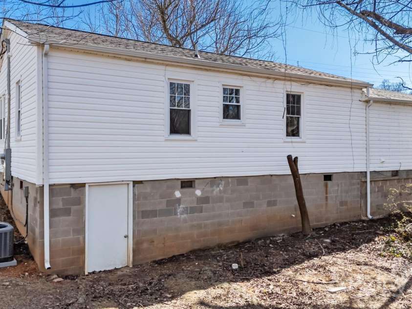 175 Kathy Street, Marion, NC 28752.  MLS# CAR4230651, YatesRealty ID 11391. 