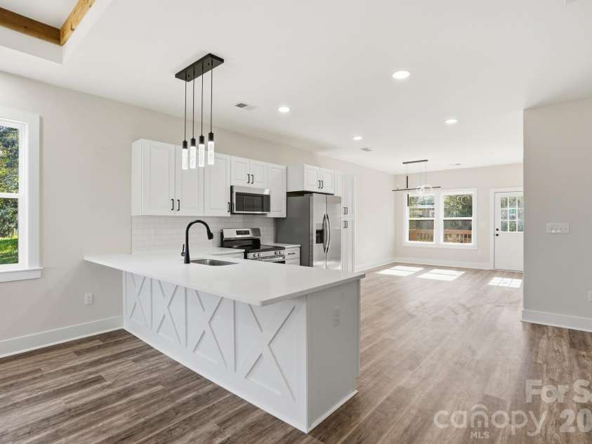 289 hilltop Avenue, Concord, NC 28025.  MLS# CAR4355325, YatesRealty ID 11391. 