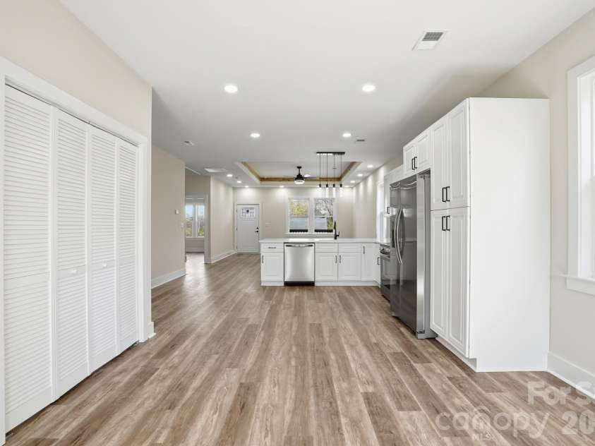 289 hilltop Avenue, Concord, NC 28025.  MLS# CAR4355325, YatesRealty ID 11391. 