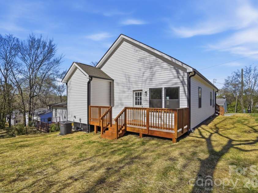 289 hilltop Avenue, Concord, NC 28025.  MLS# CAR4355325, YatesRealty ID 11391. 