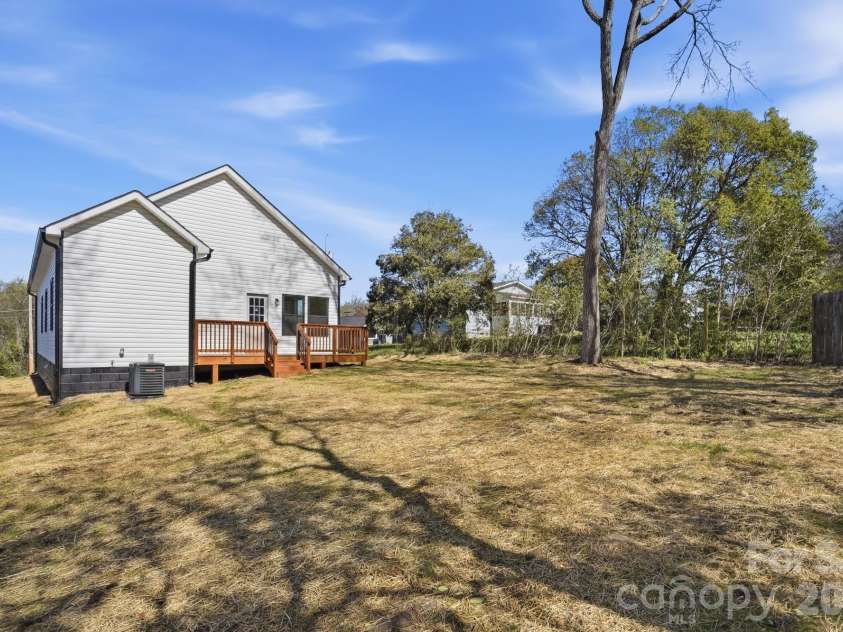 289 hilltop Avenue, Concord, NC 28025.  MLS# CAR4355325, YatesRealty ID 11391. 