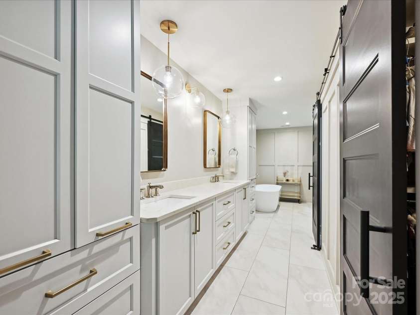 1139 Yale Place, Charlotte, NC 28209.  MLS# CAR4255614, YatesRealty ID 11393. 