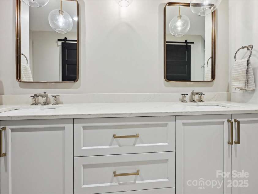 1139 Yale Place, Charlotte, NC 28209.  MLS# CAR4255614, YatesRealty ID 11393. 