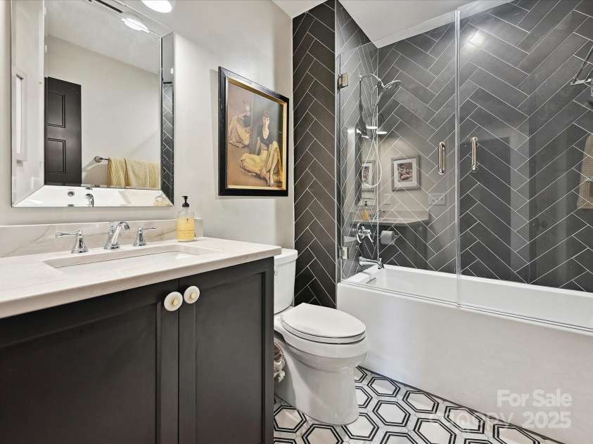 1139 Yale Place, Charlotte, NC 28209.  MLS# CAR4255614, YatesRealty ID 11393. 