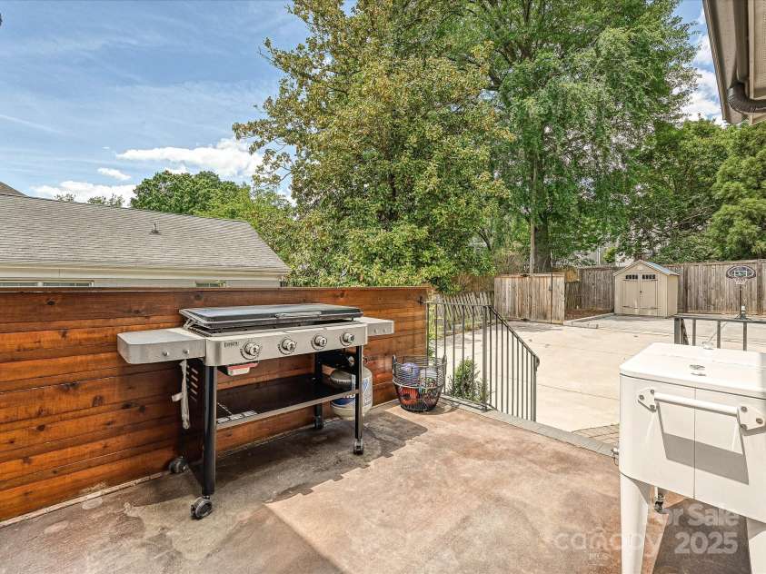 1139 Yale Place, Charlotte, NC 28209.  MLS# CAR4255614, YatesRealty ID 11393. 
