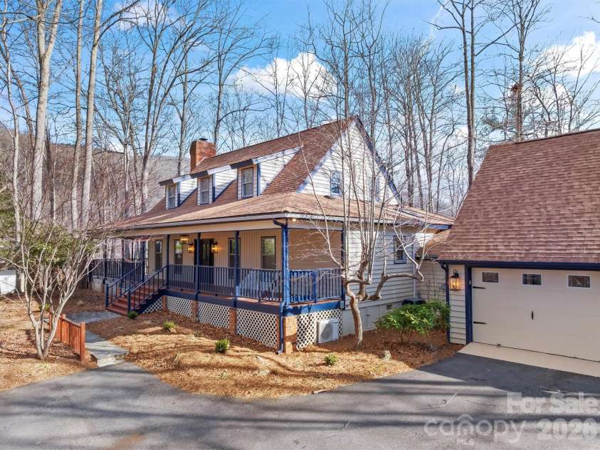 8 Indian Ridge Road, Asheville, NC 28803.  MLS# CAR4340441, YatesRealty ID 11393. 