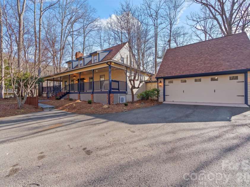 8 Indian Ridge Road, Asheville, NC 28803.  MLS# CAR4340441, YatesRealty ID 11393. 