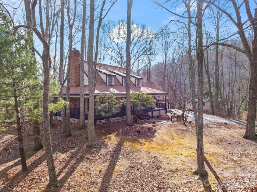 8 Indian Ridge Road, Asheville, NC 28803.  MLS# CAR4340441, YatesRealty ID 11393. 