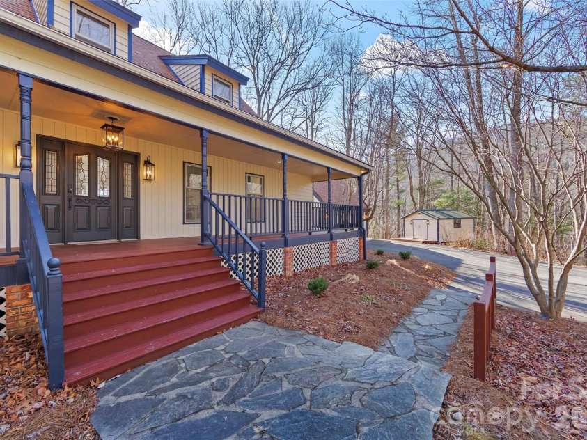 8 Indian Ridge Road, Asheville, NC 28803.  MLS# CAR4340441, YatesRealty ID 11393. 