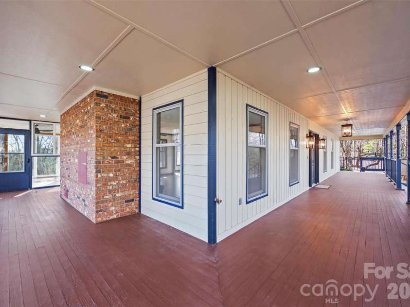 8 Indian Ridge Road, Asheville, NC 28803.  MLS# CAR4340441, YatesRealty ID 11393. 