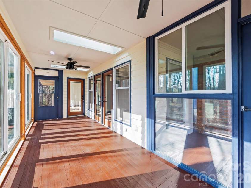 8 Indian Ridge Road, Asheville, NC 28803.  MLS# CAR4340441, YatesRealty ID 11393. 