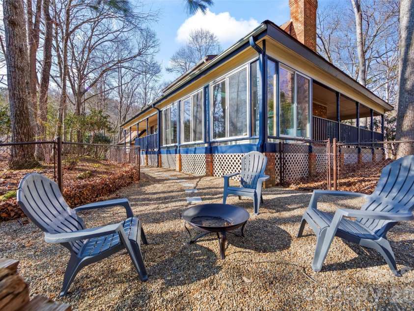 8 Indian Ridge Road, Asheville, NC 28803.  MLS# CAR4340441, YatesRealty ID 11393. 