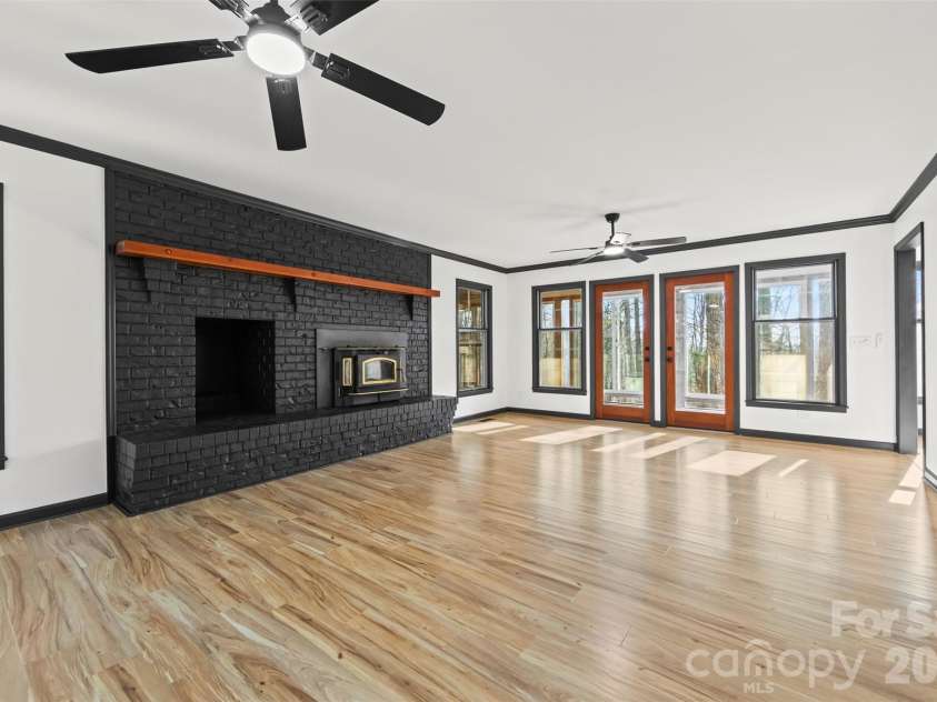 8 Indian Ridge Road, Asheville, NC 28803.  MLS# CAR4340441, YatesRealty ID 11393. 