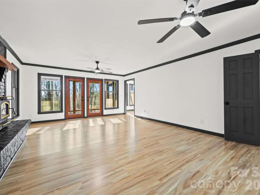 8 Indian Ridge Road, Asheville, NC 28803.  MLS# CAR4340441, YatesRealty ID 11393. 