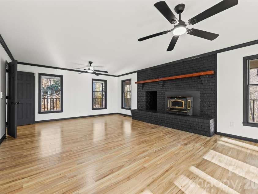 8 Indian Ridge Road, Asheville, NC 28803.  MLS# CAR4340441, YatesRealty ID 11393. 