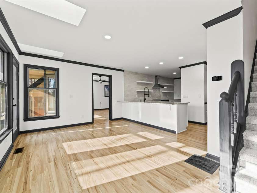 8 Indian Ridge Road, Asheville, NC 28803.  MLS# CAR4340441, YatesRealty ID 11393. 